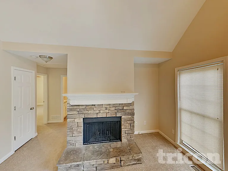 29 Charleston Ct — Photo 2