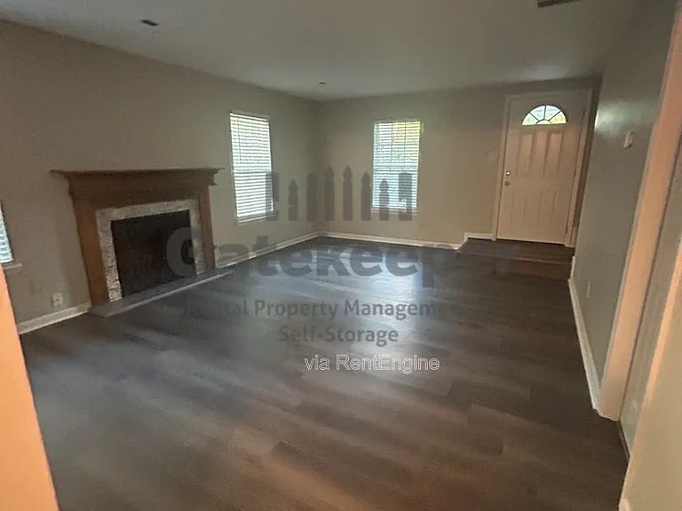 310 Park Leaf — Photo 3