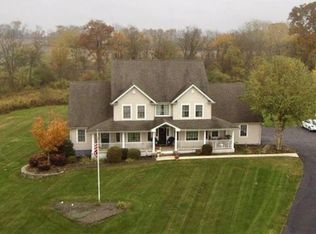 8 Red Fox Ln, Mount Bethel, PA 18343