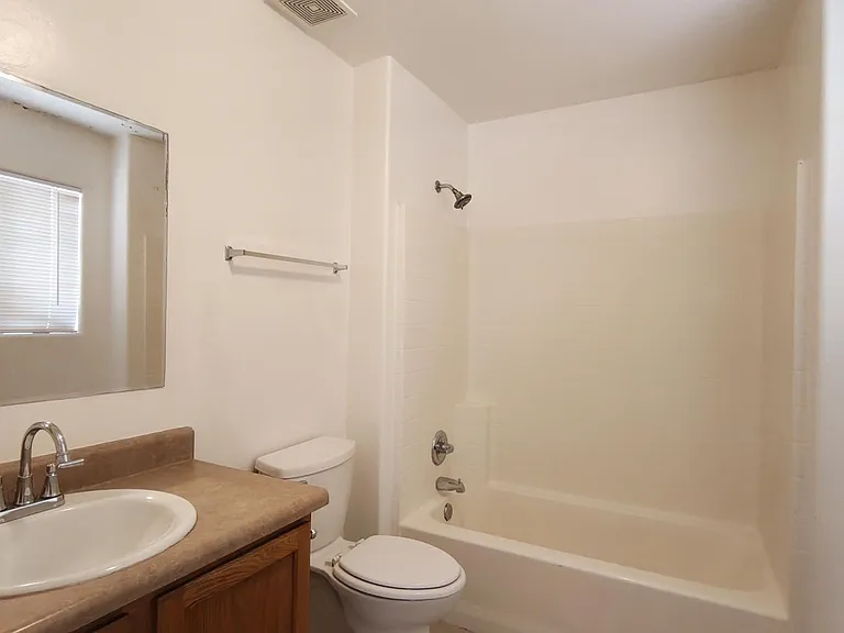 25 W Aviation — Photo 12