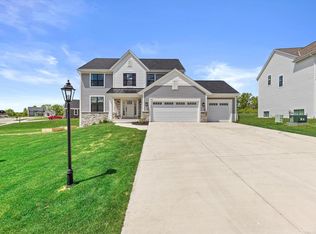 3741 Howell Oaks DRIVE, Waukesha, WI 53188