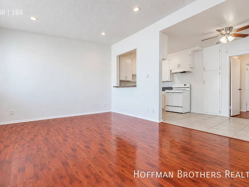 1323 N Harvard Blvd #9
