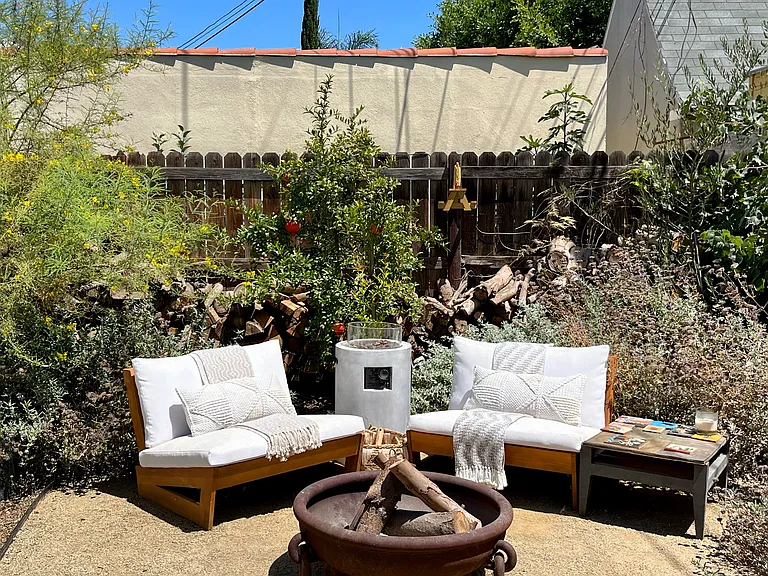 1852 S Redondo Blvd — Photo 29