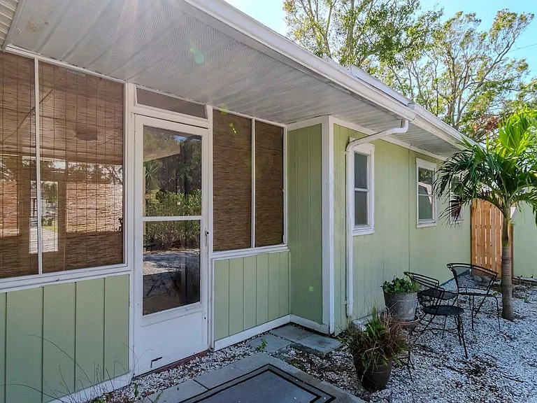 675 Clearwater Largo Rd S — Photo 20