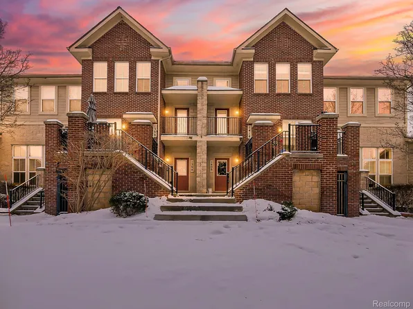 1408 Fieldcrest Dr, Waterford, MI 48327