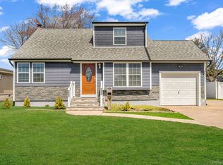 232 30th Street, Lindenhurst, NY 11757