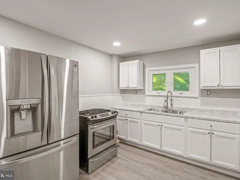 124 W Penn St — Photo 5