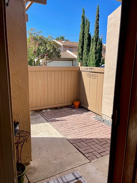2 bed, 1100 sqft, $3,950 — Photo 2