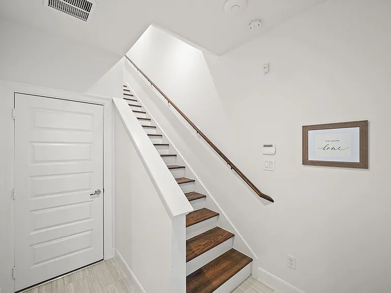 2709 Clinton Dr — Photo 8