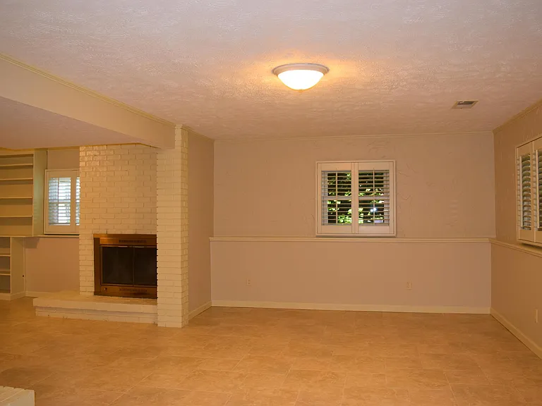 2609 Hall Ct — Photo 36