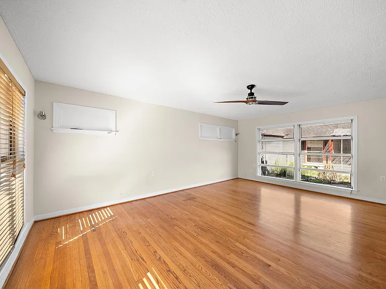 215 Fairbanks St — Photo 4