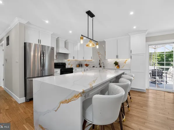 327 Beach Dr, Annapolis, MD 21403