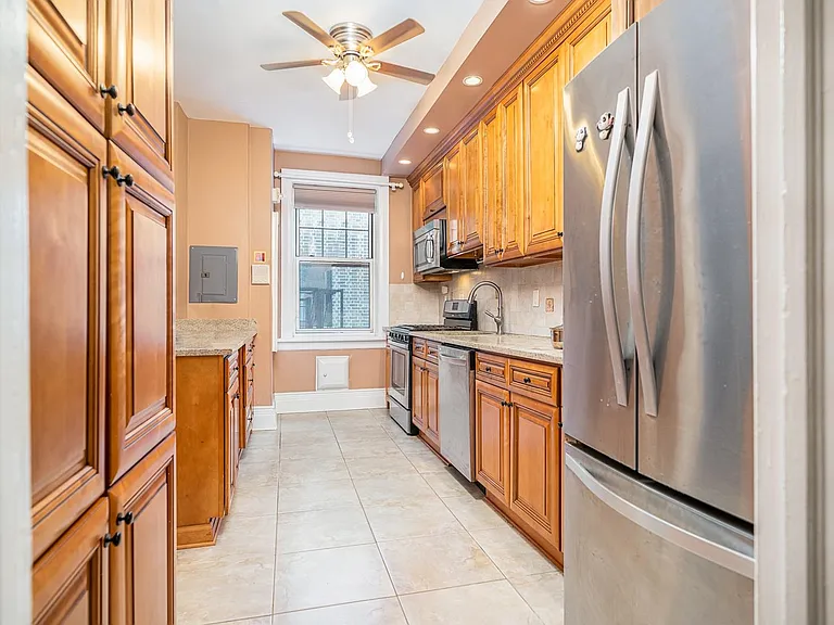 1000 Hudson St #406 — Photo 7