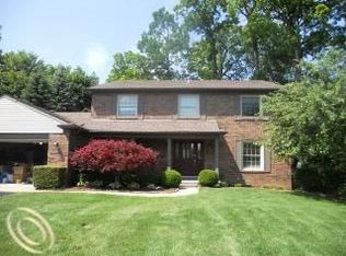 28953 E King William Dr, Farmington Hills, MI 48331