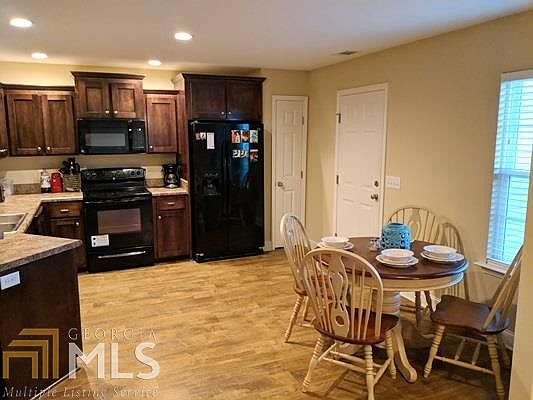 3rd image of 189 Stillwater Dr