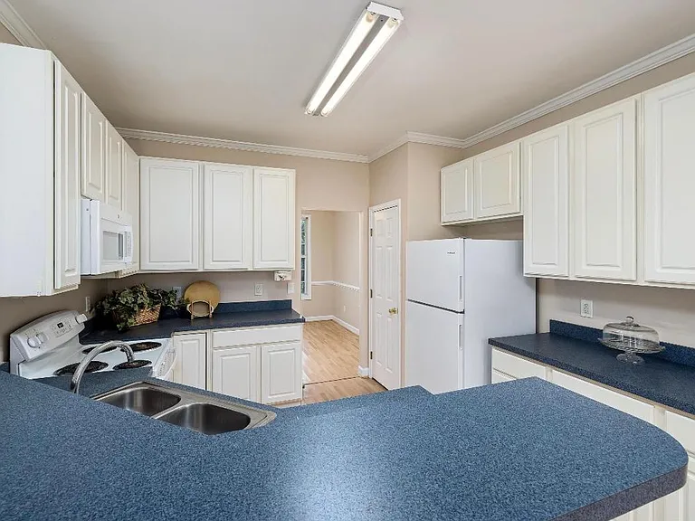 3209 Livia Cir — Photo 24