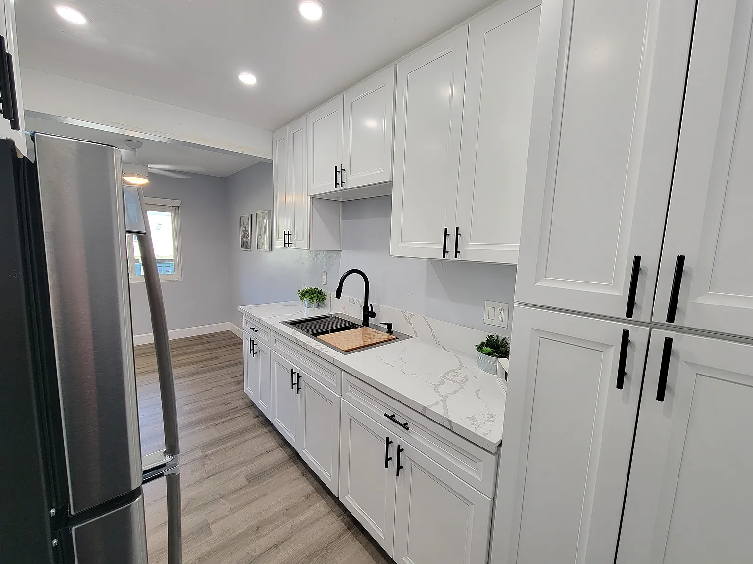 Welcome to Pacific View Apartments — Photo 4