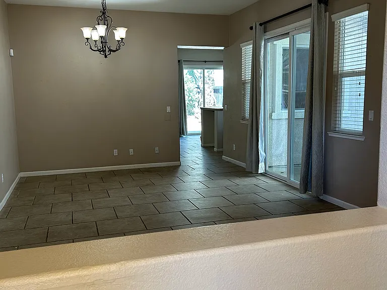 865 Larkspur Ln — Photo 4