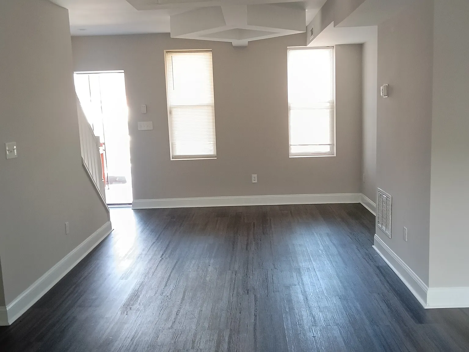 3 bed, 900 sqft, $1,775 — Photo 2