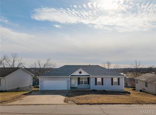 913 Crestview Ln, Perryville, MO 63775