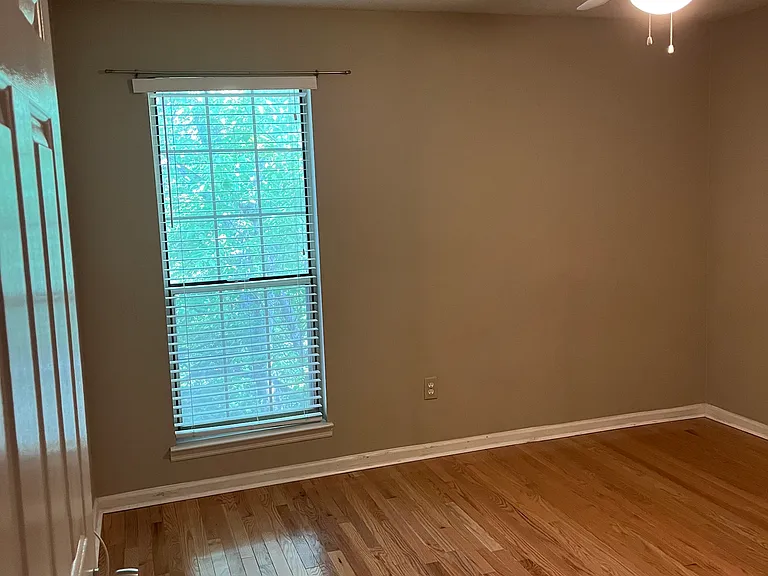 536 Granville Ct — Photo 17