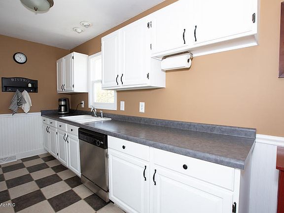 4th image of 5538 Rockbluff Dr NE