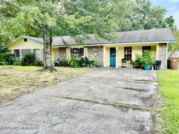 751 Canterbury Dr, Biloxi, MS 39532