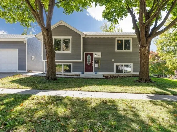 801 S 7th Ave E, Newton, IA 50208