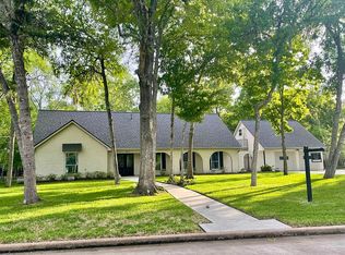411 Falling Leaf Dr, Friendswood, TX 77546