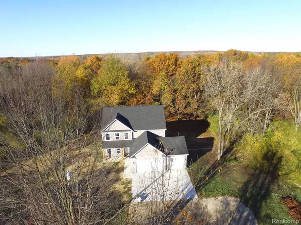 8130 Hinchey Rd, Pinckney, MI 48169