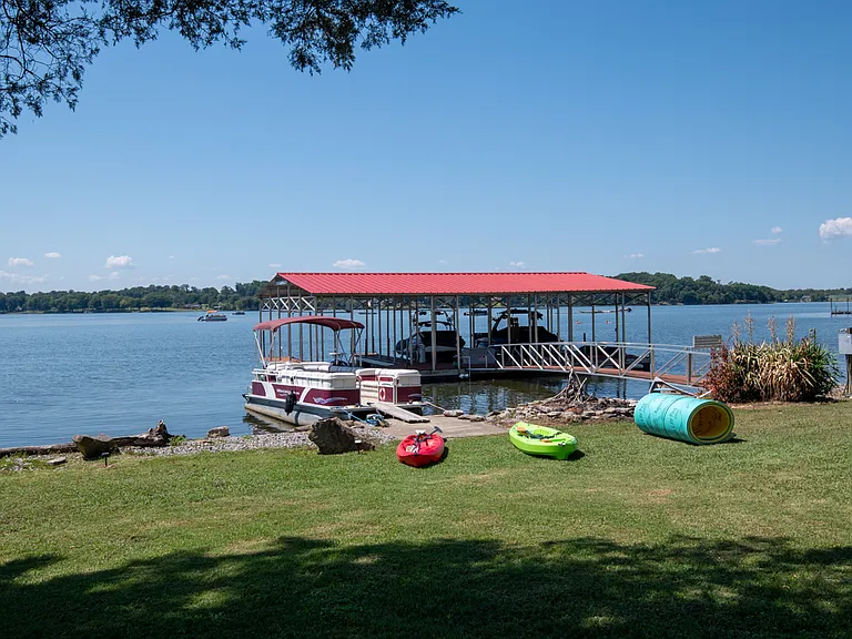 River Dr — Photo 3