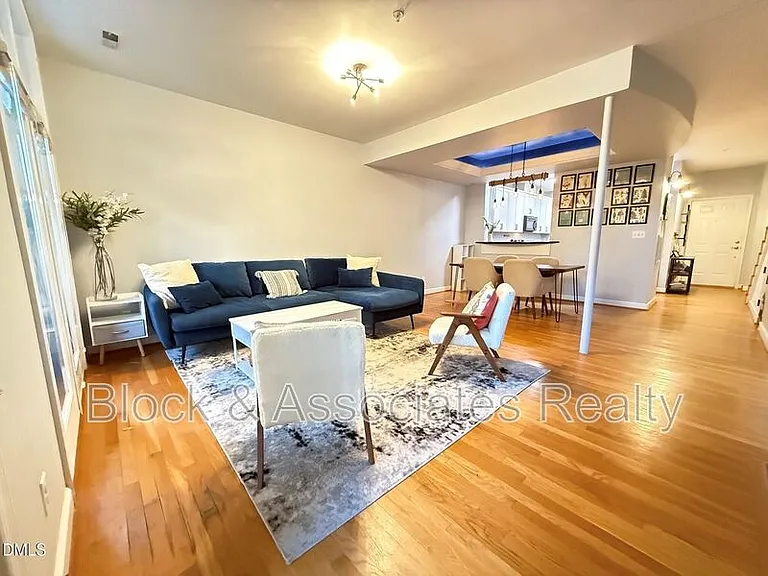 210 E Davie St — Photo 10