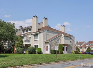 90 Farnham Sq #290, Parlin, NJ 08859