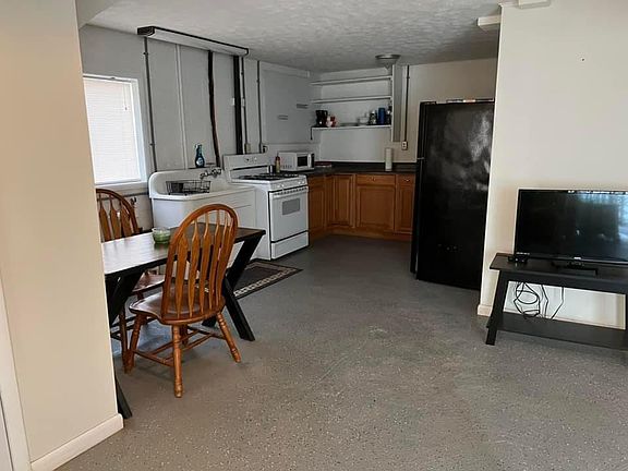 3rd image of 249 1/2 W 2nd St #A