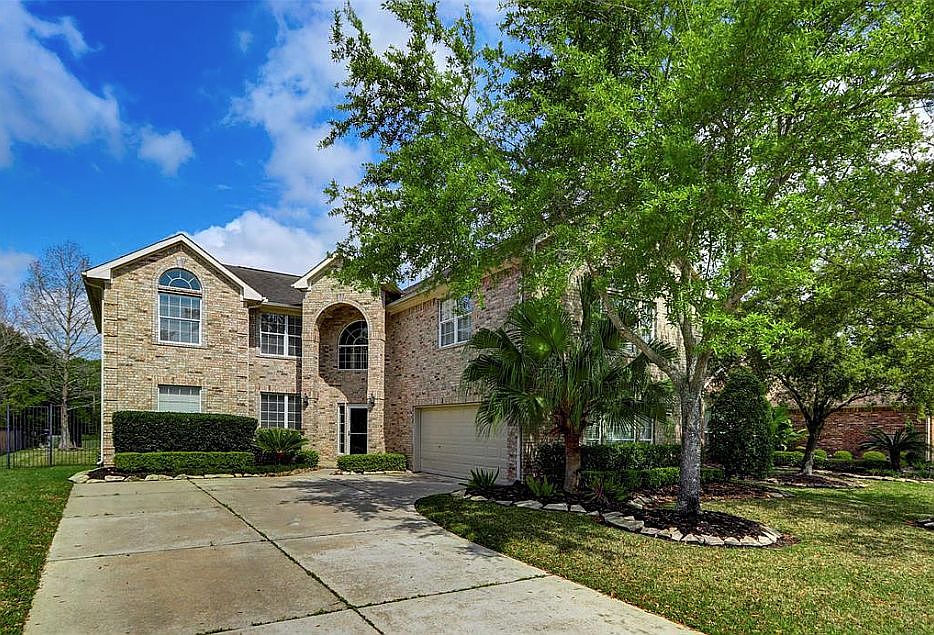 1st image of 2923 S Cedar Hollow Dr