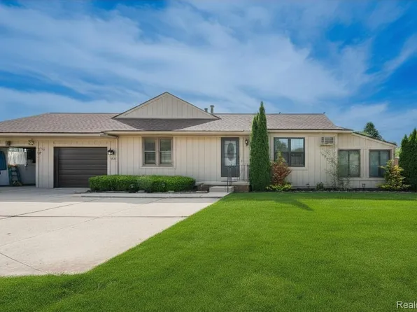 11830 Shenandoah Dr Unit 4, South Lyon, MI 48178