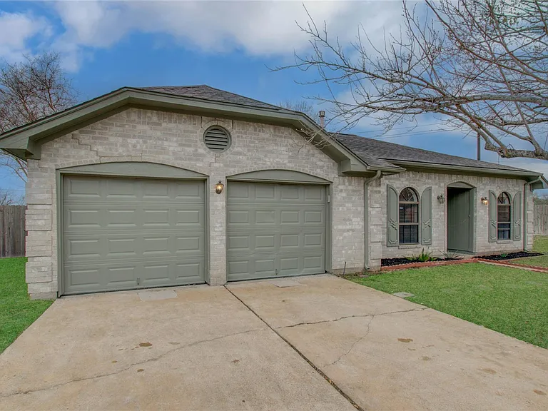 2538 Knights Cir — Photo 4