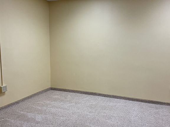 4th image of 115 E Broadway St