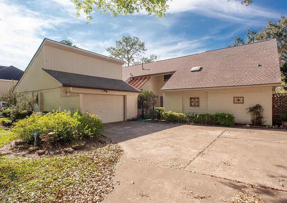 1st image of 2218 Green Tee Dr