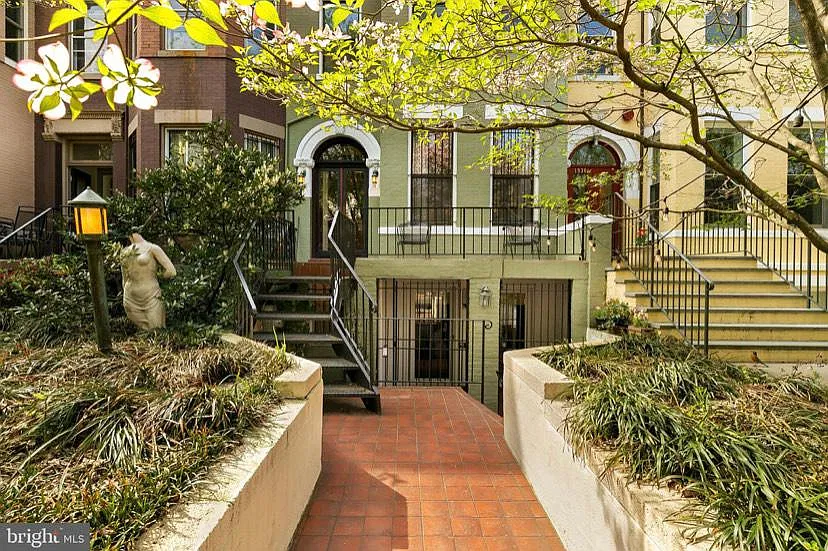 1 bed, 1.5 bath, 800 sqft, $2,900 — Photo 1