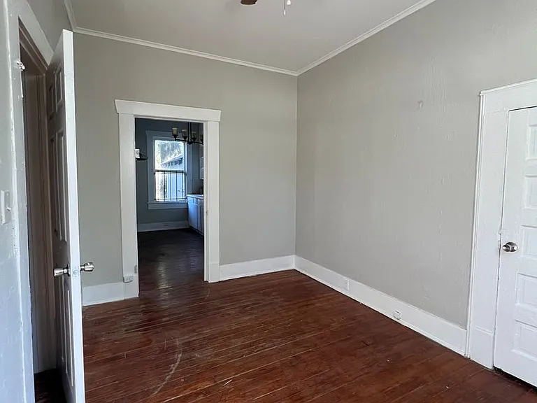 2413 Queens Hwy — Photo 4