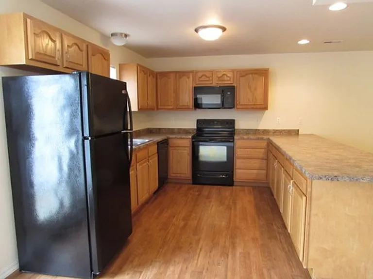 118 Andrews Dr — Photo 7