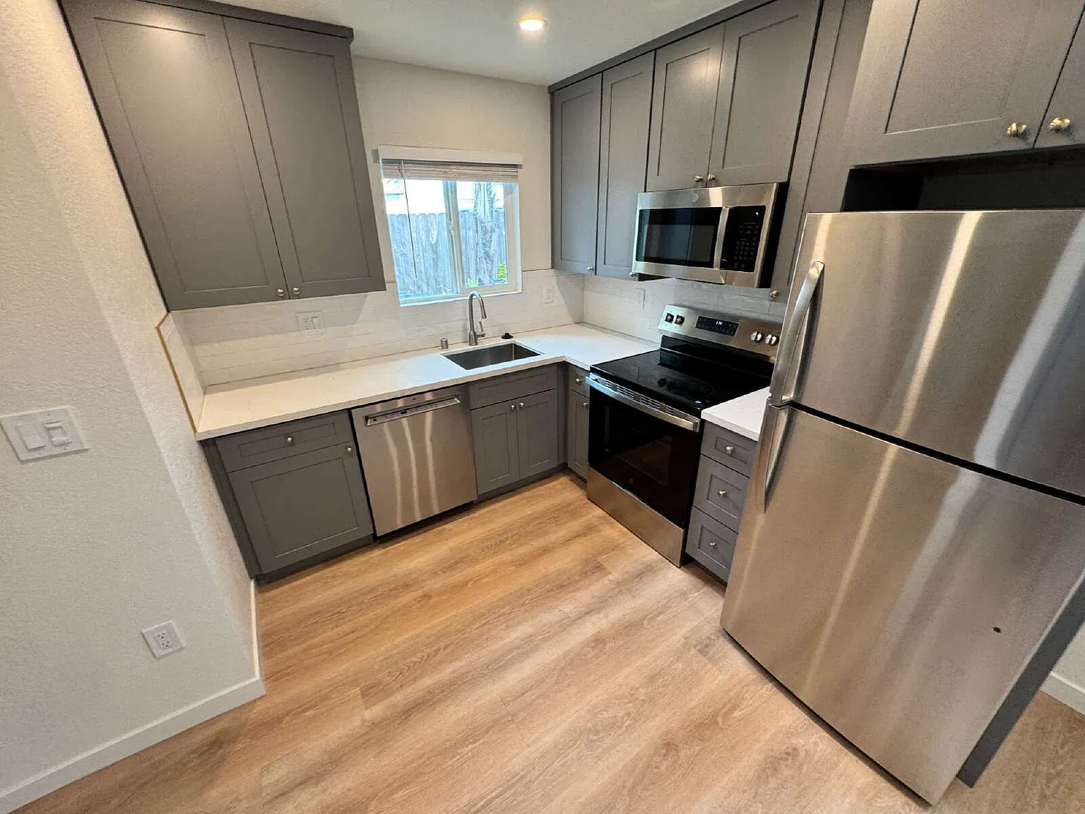 1 bed, 1.0 bath, $1,949 — Photo 3