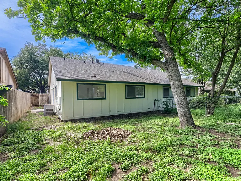 10710 Topperwein Dr #B — Photo 16