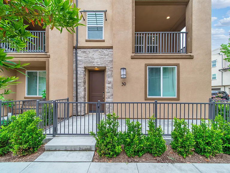 39 Sanctuary Ln — Photo 29