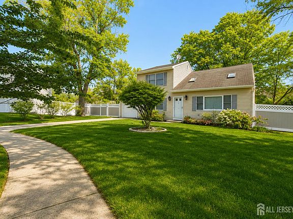2nd image of 9 Sycamore Ln
