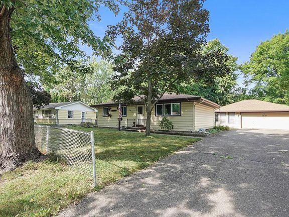 4th image of 1401 Dixon Dr