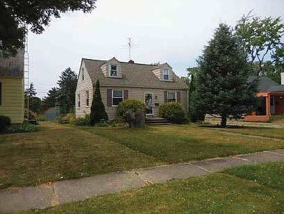 2nd image of 812 Warwick Dr
