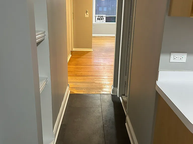 2101 W Montrose Ave #2 — Photo 12
