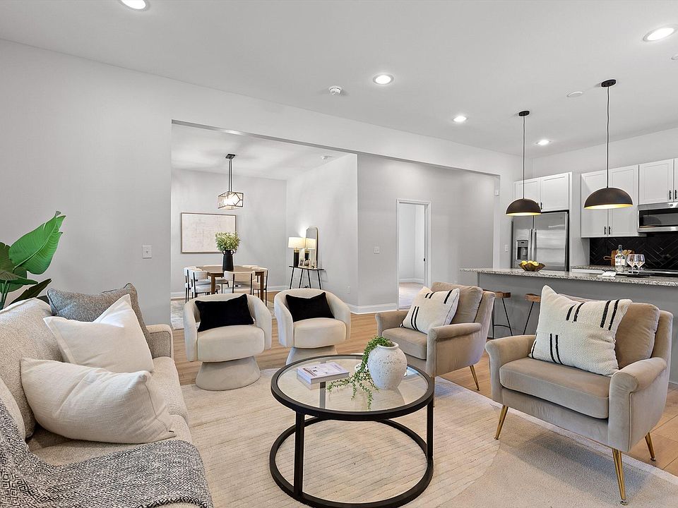 1st image of 714 W 42nd St